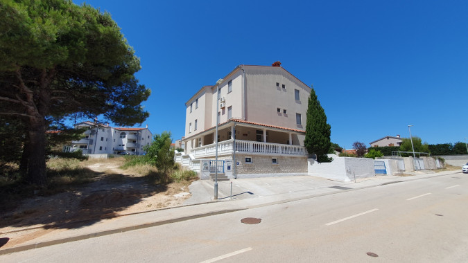 House Palma, Vacation Pula - Haus Palma mit beheiztem Pool und Panorama mit zwei Wohnungen Ližnjan